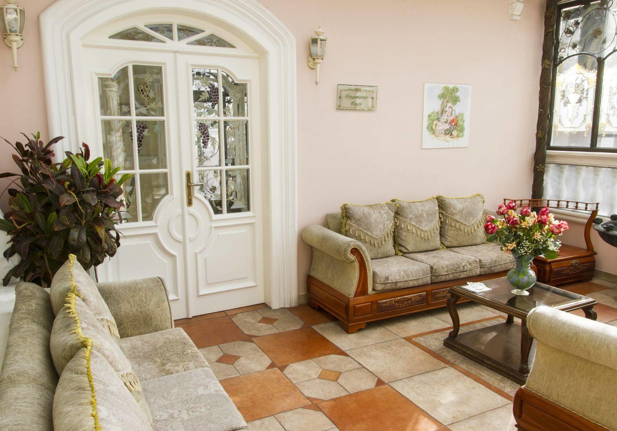 Eugenia Hotel Quito Exterior photo