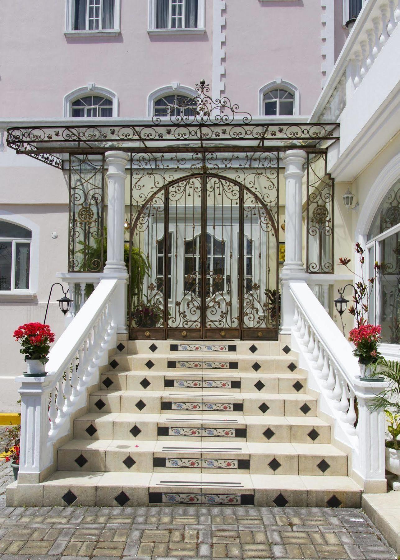 Eugenia Hotel Quito Exterior photo